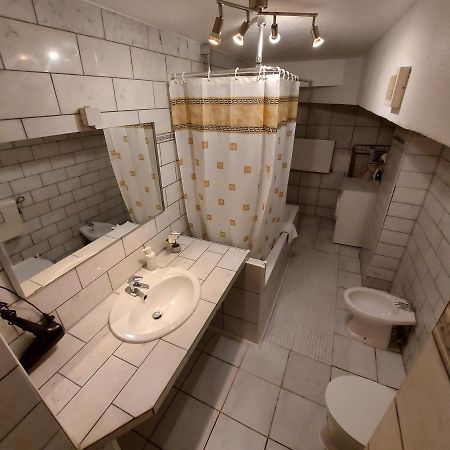 קלן Basement Apartment מראה חיצוני תמונה