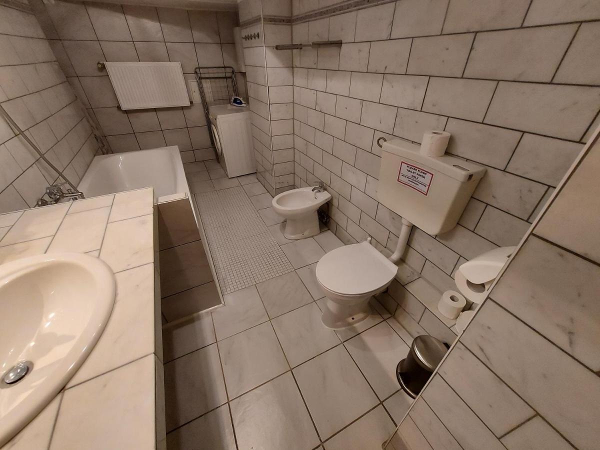 קלן Basement Apartment מראה חיצוני תמונה